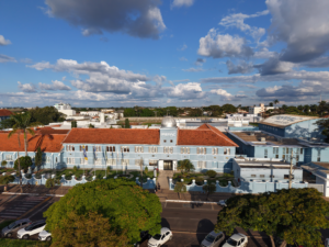 Foto aérea do campus do Centro Universitário IMEPAC  em Araguari, Minas Gerais 